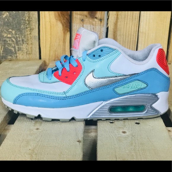 Nike Shoes - Women’s Retro Nike Air Max Sneakers Size 6.5Y